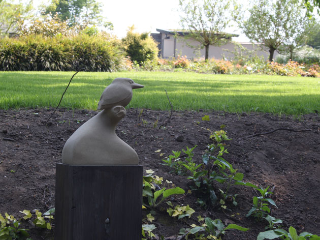 Kingfisher stone sculpture by Jennifer Tetlow