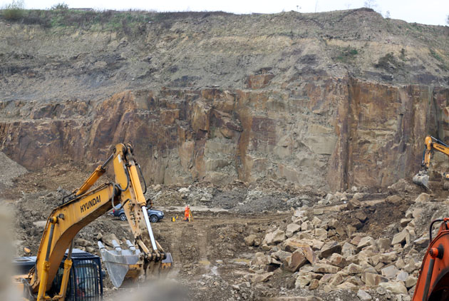 Collecting stone from the quarry