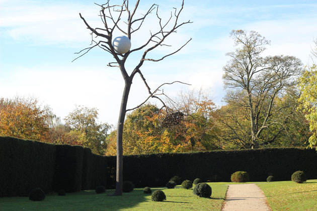 Tree sculpture by Giuseppe Penone