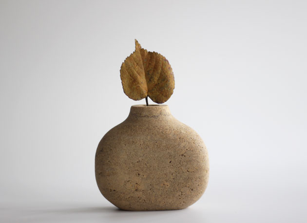 Stone pebble stem vase