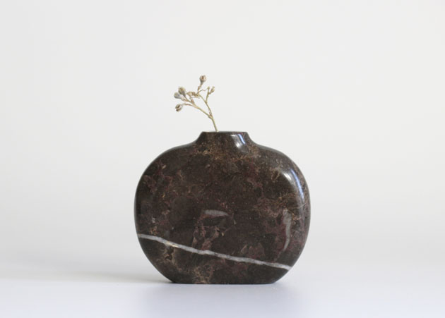 Eskett Red marble stem vase