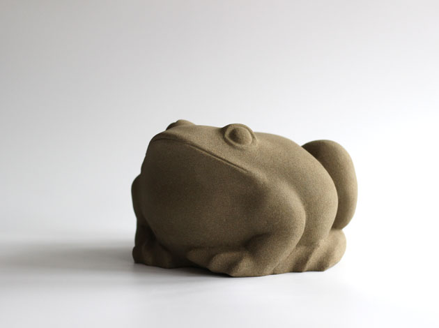 Frog sculpture